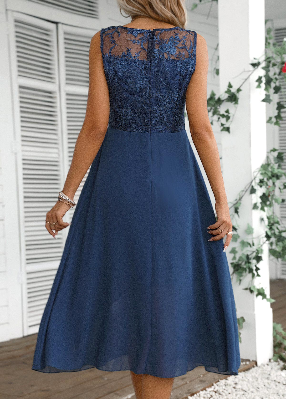 Elegante Sleeveless Round Neck Dress